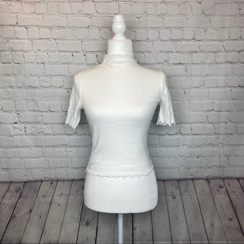 Ribbed White Mock Neck Short Sleeve Top